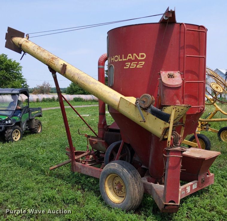 image for item LL9227 New Holland 352  feed grinder/mixer