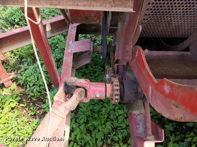 image for item LL9227 New Holland 352  feed grinder/mixer