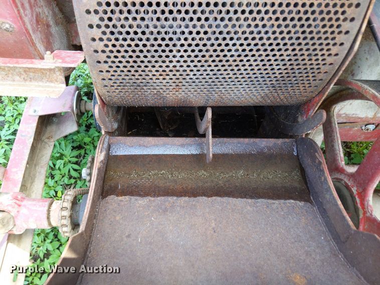 image for item LL9227 New Holland 352  feed grinder/mixer