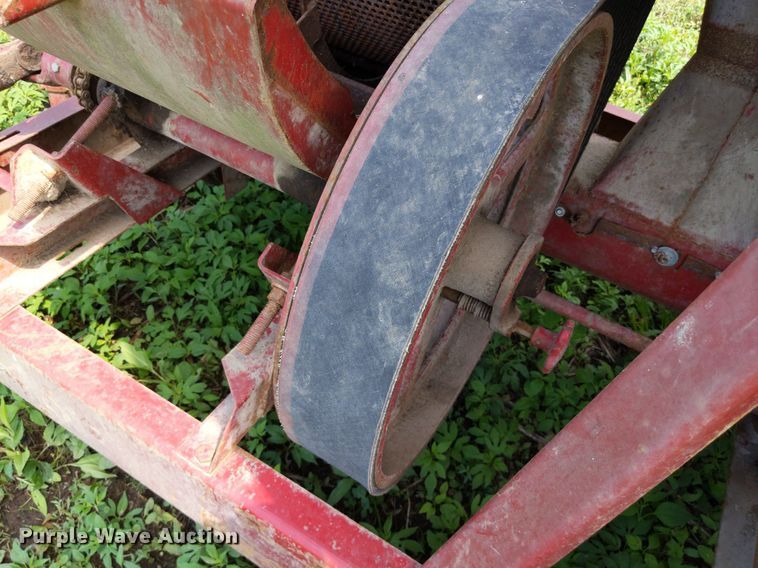 image for item LL9227 New Holland 352  feed grinder/mixer