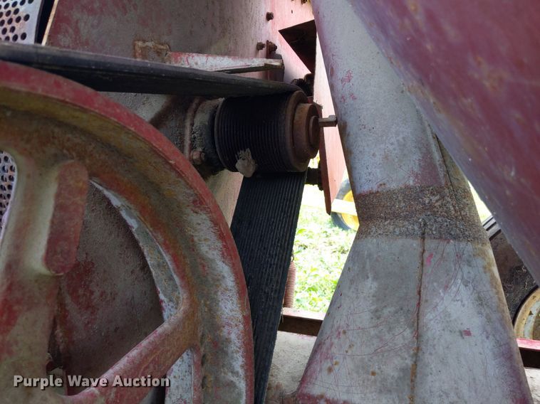 image for item LL9227 New Holland 352  feed grinder/mixer