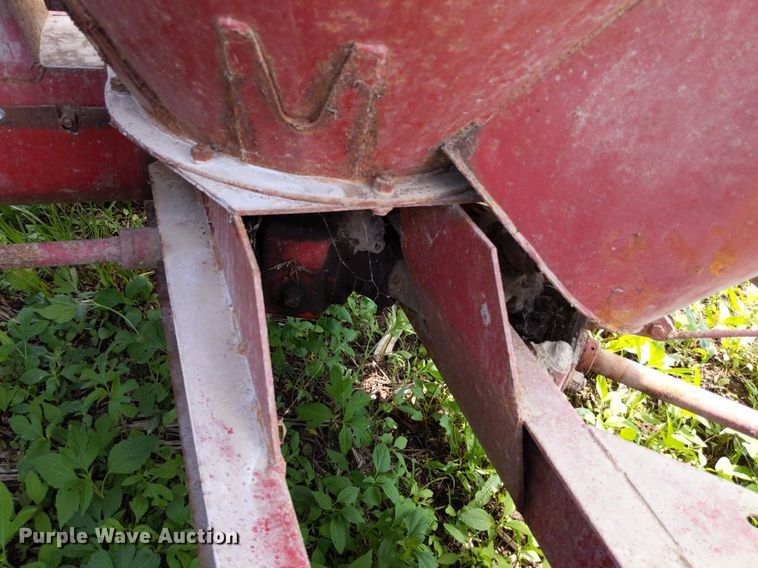 image for item LL9227 New Holland 352  feed grinder/mixer