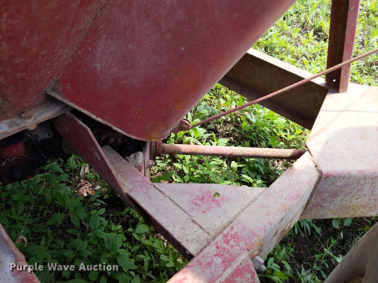 image for item LL9227 New Holland 352  feed grinder/mixer