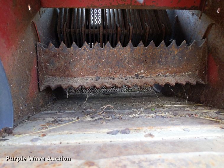 image for item LL9227 New Holland 352  feed grinder/mixer