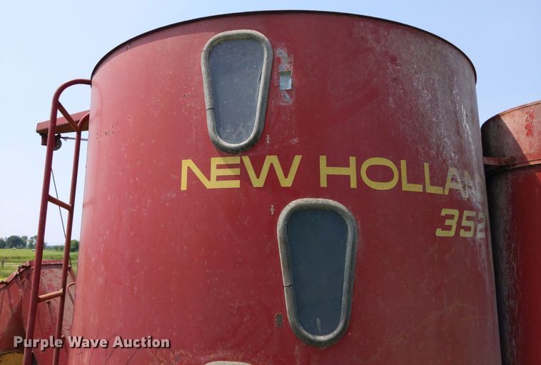 image for item LL9227 New Holland 352  feed grinder/mixer
