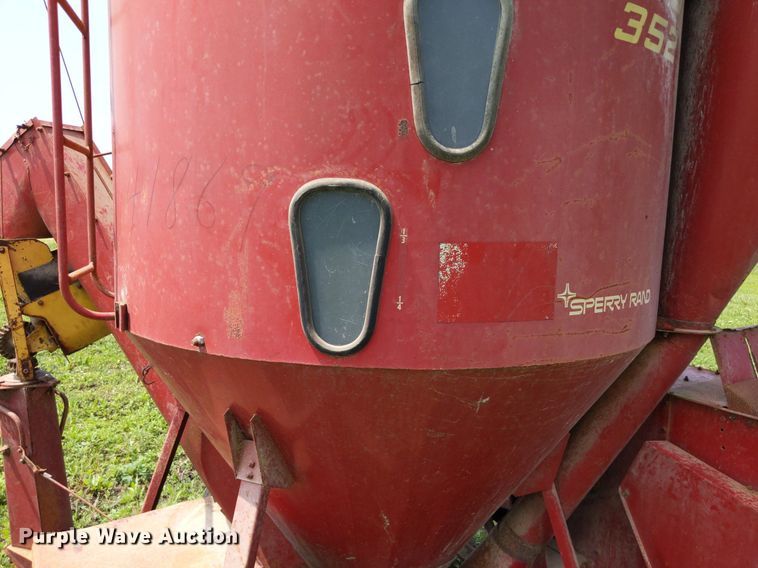 image for item LL9227 New Holland 352  feed grinder/mixer