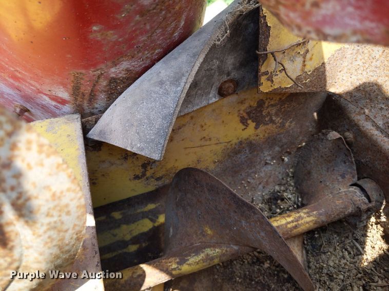 image for item LL9227 New Holland 352  feed grinder/mixer