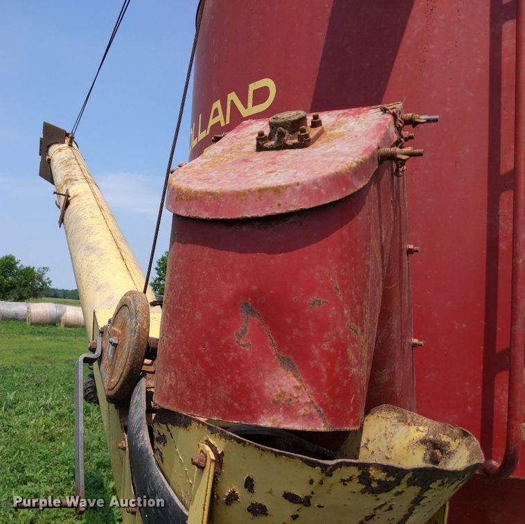 image for item LL9227 New Holland 352  feed grinder/mixer