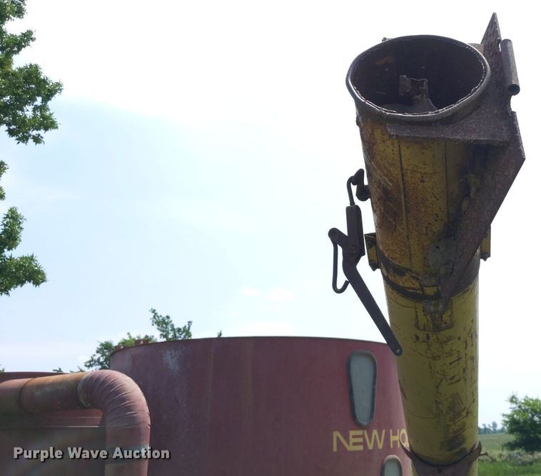 image for item LL9227 New Holland 352  feed grinder/mixer