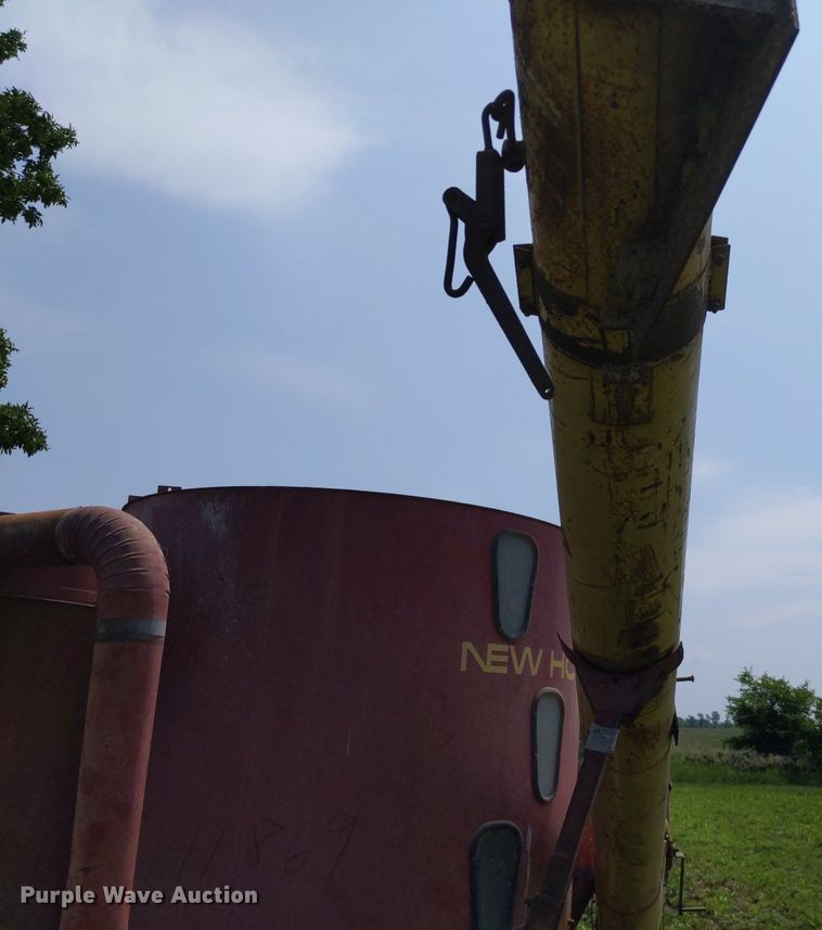 image for item LL9227 New Holland 352  feed grinder/mixer