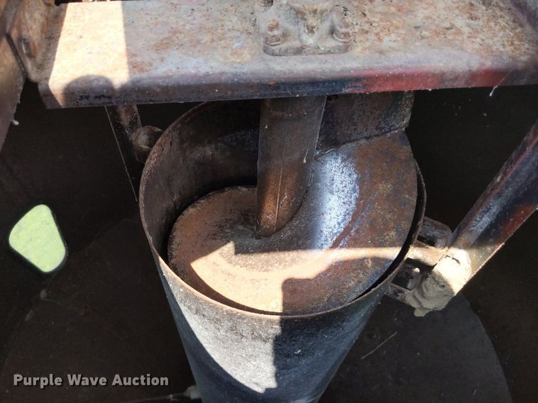 image for item LL9227 New Holland 352  feed grinder/mixer