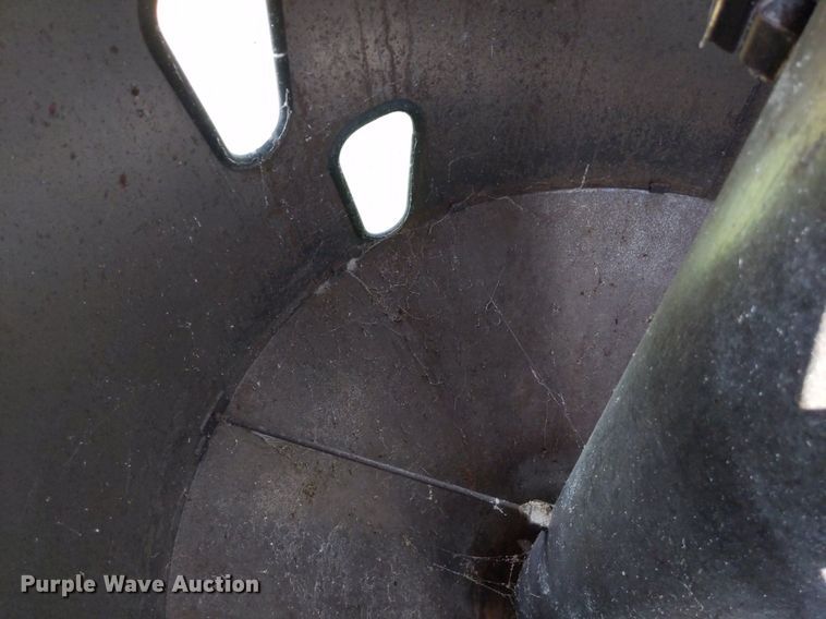 image for item LL9227 New Holland 352  feed grinder/mixer