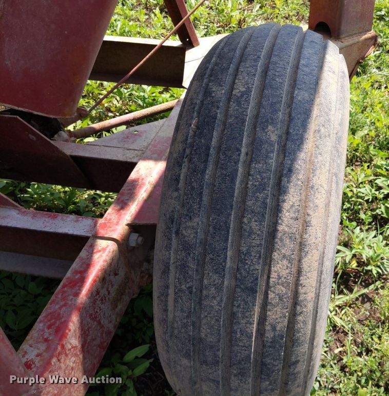 image for item LL9227 New Holland 352  feed grinder/mixer