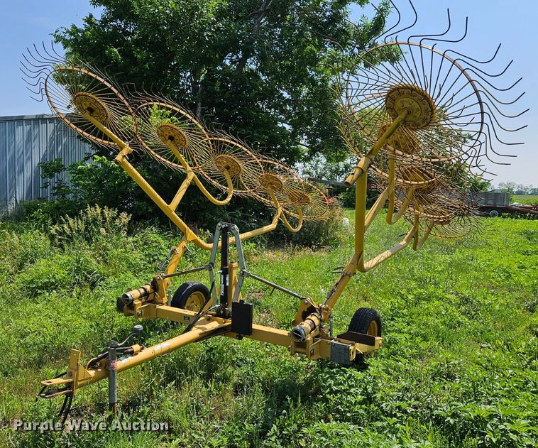 image for item LL9228 Vermeer WR220  hay rake