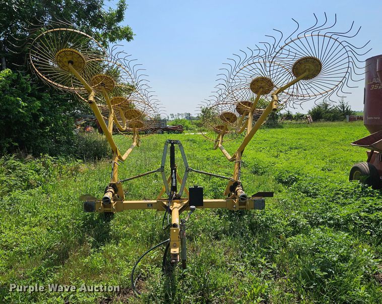 image for item LL9228 Vermeer WR220  hay rake