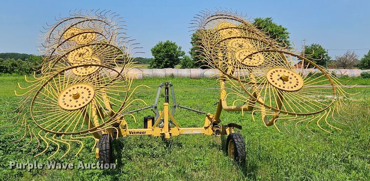 image for item LL9228 Vermeer WR220  hay rake
