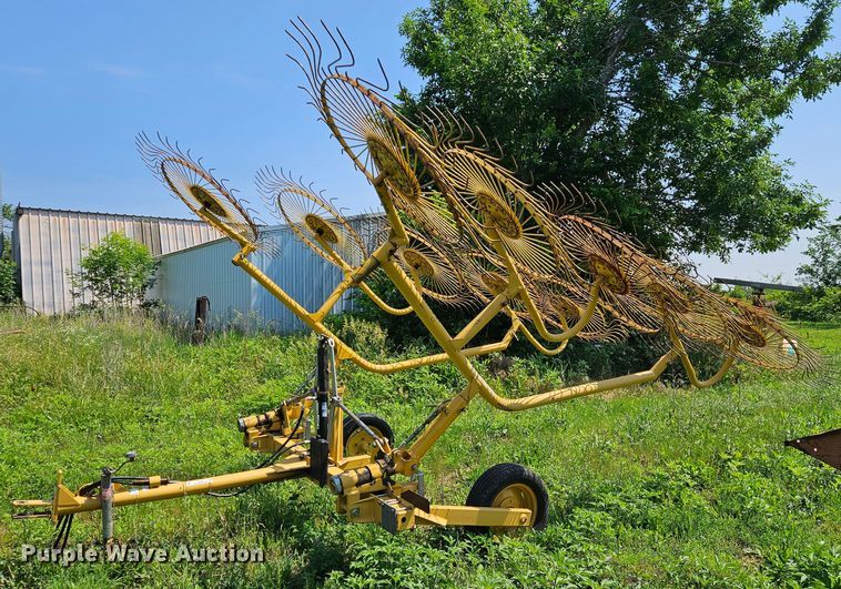 image for item LL9228 Vermeer WR220  hay rake