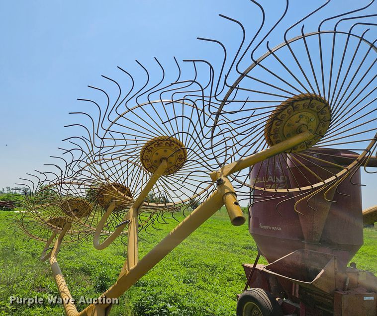 image for item LL9228 Vermeer WR220  hay rake