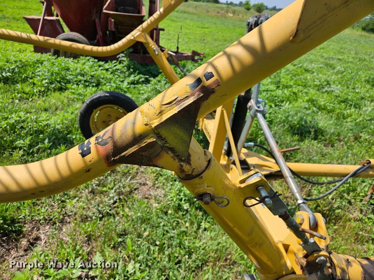 image for item LL9228 Vermeer WR220  hay rake