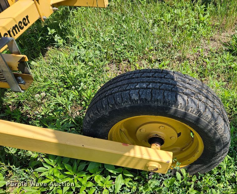 image for item LL9228 Vermeer WR220  hay rake