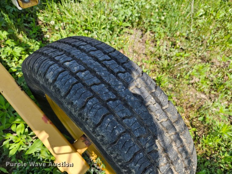 image for item LL9228 Vermeer WR220  hay rake