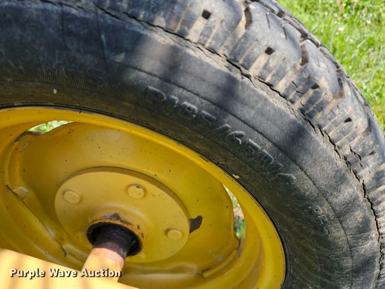 image for item LL9228 Vermeer WR220  hay rake