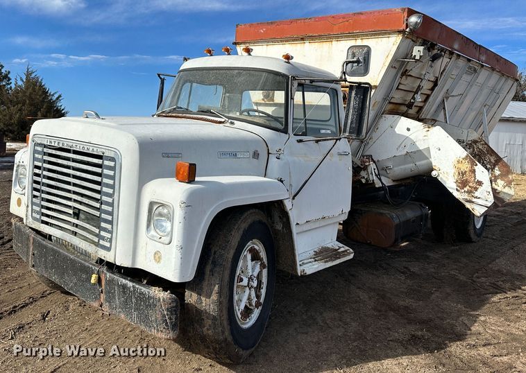 image for item LT9416 1978 International Loadstar 1750  feed mixer truck