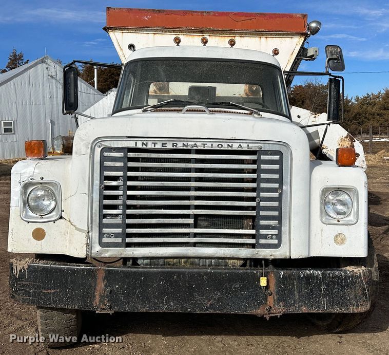 image for item LT9416 1978 International Loadstar 1750  feed mixer truck