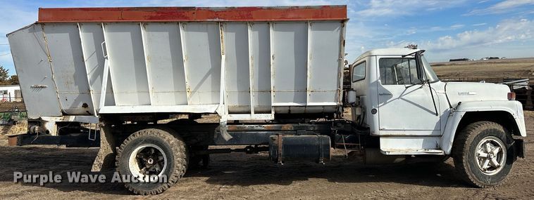 image for item LT9416 1978 International Loadstar 1750  feed mixer truck