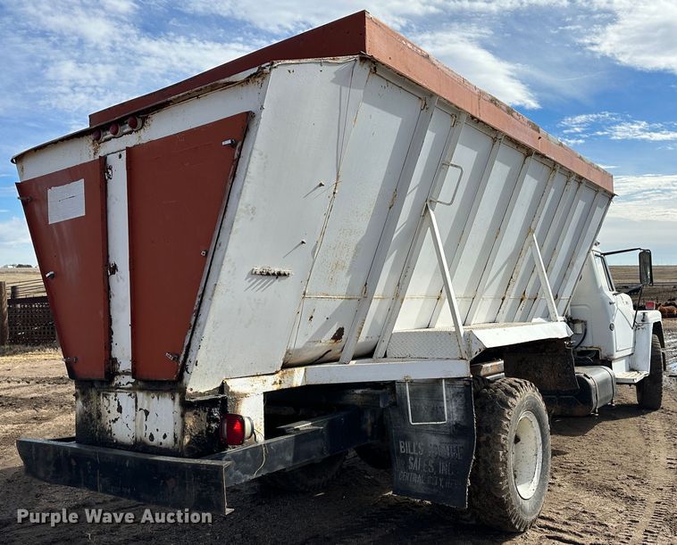 image for item LT9416 1978 International Loadstar 1750  feed mixer truck