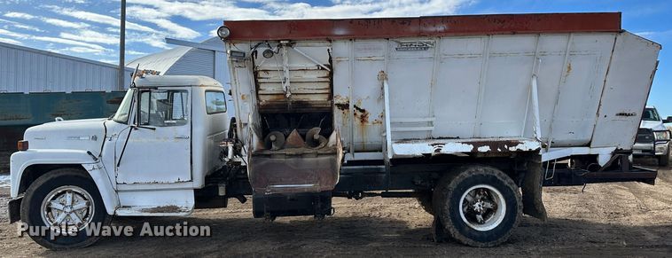 image for item LT9416 1978 International Loadstar 1750  feed mixer truck