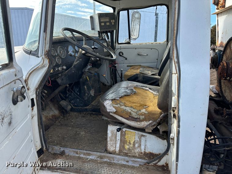 image for item LT9416 1978 International Loadstar 1750  feed mixer truck