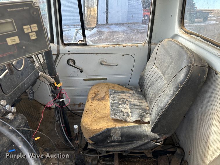 image for item LT9416 1978 International Loadstar 1750  feed mixer truck