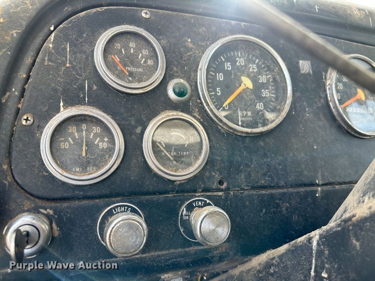 image for item LT9416 1978 International Loadstar 1750  feed mixer truck