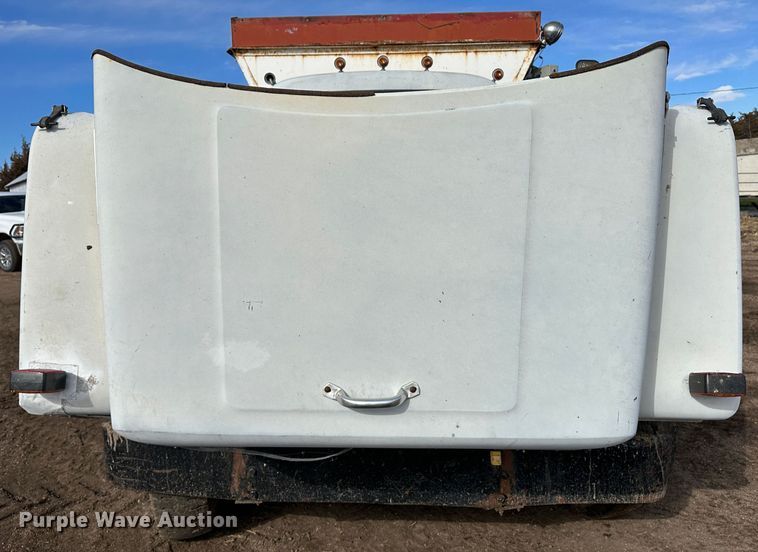 image for item LT9416 1978 International Loadstar 1750  feed mixer truck