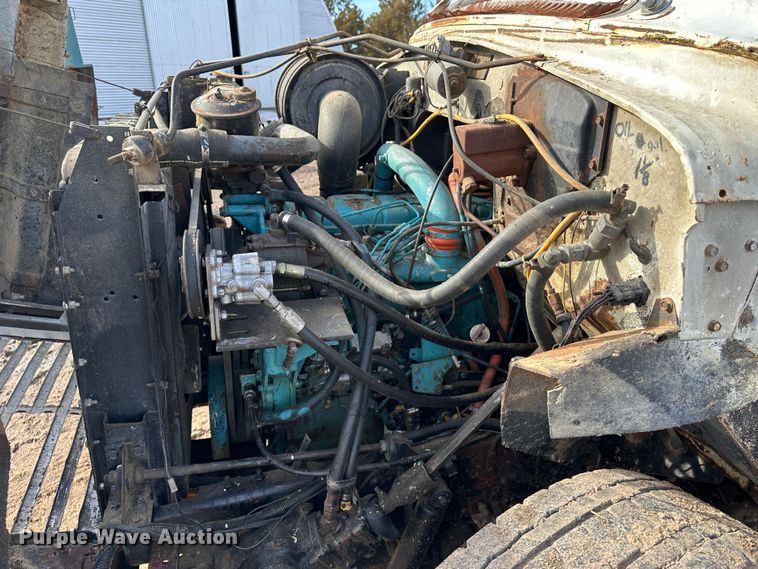 image for item LT9416 1978 International Loadstar 1750  feed mixer truck