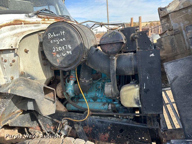 image for item LT9416 1978 International Loadstar 1750  feed mixer truck