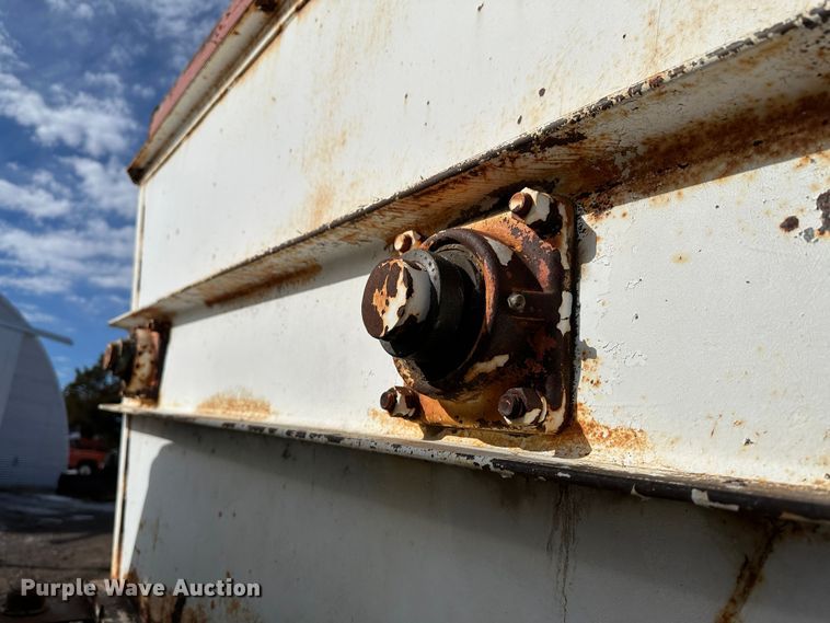 image for item LT9416 1978 International Loadstar 1750  feed mixer truck