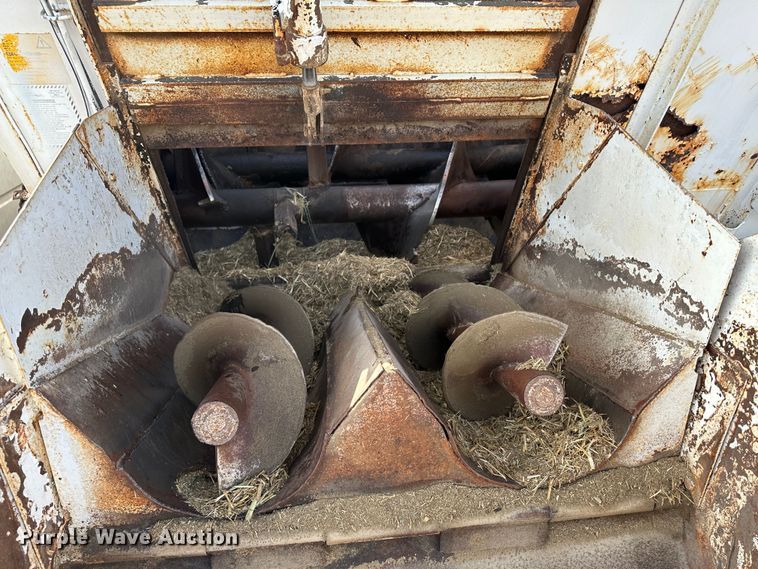 image for item LT9416 1978 International Loadstar 1750  feed mixer truck