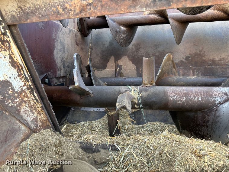 image for item LT9416 1978 International Loadstar 1750  feed mixer truck