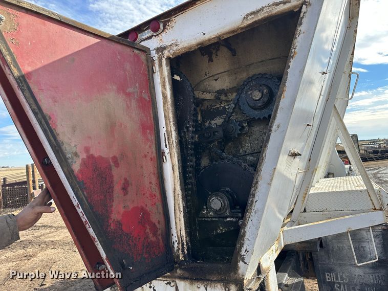 image for item LT9416 1978 International Loadstar 1750  feed mixer truck