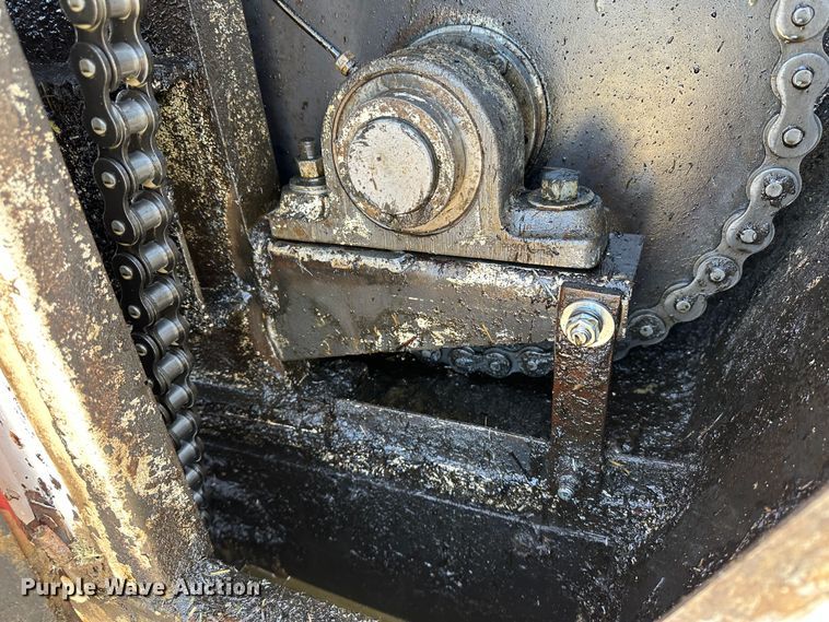 image for item LT9416 1978 International Loadstar 1750  feed mixer truck