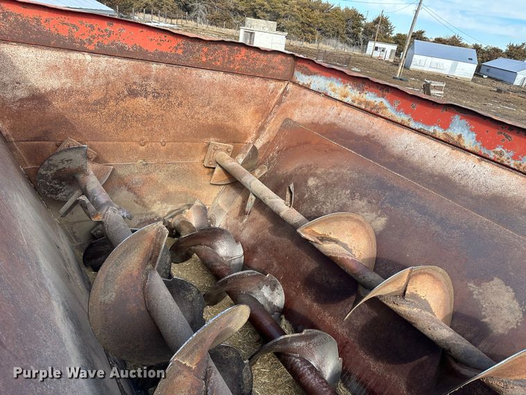 image for item LT9416 1978 International Loadstar 1750  feed mixer truck