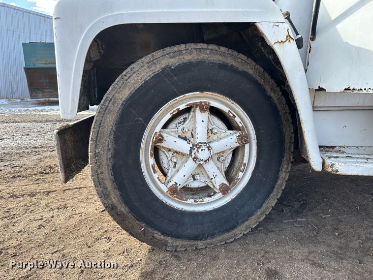 image for item LT9416 1978 International Loadstar 1750  feed mixer truck