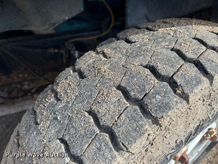 image for item LT9416 1978 International Loadstar 1750  feed mixer truck