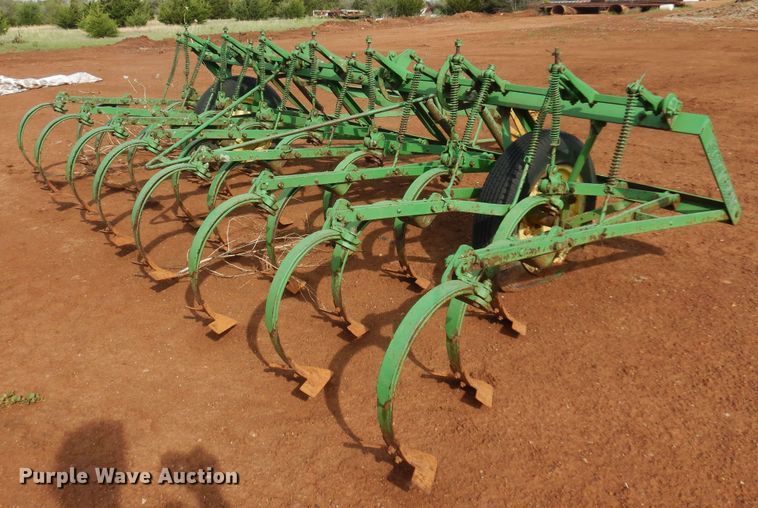 image for item LT9784 John Deere  field cultivator