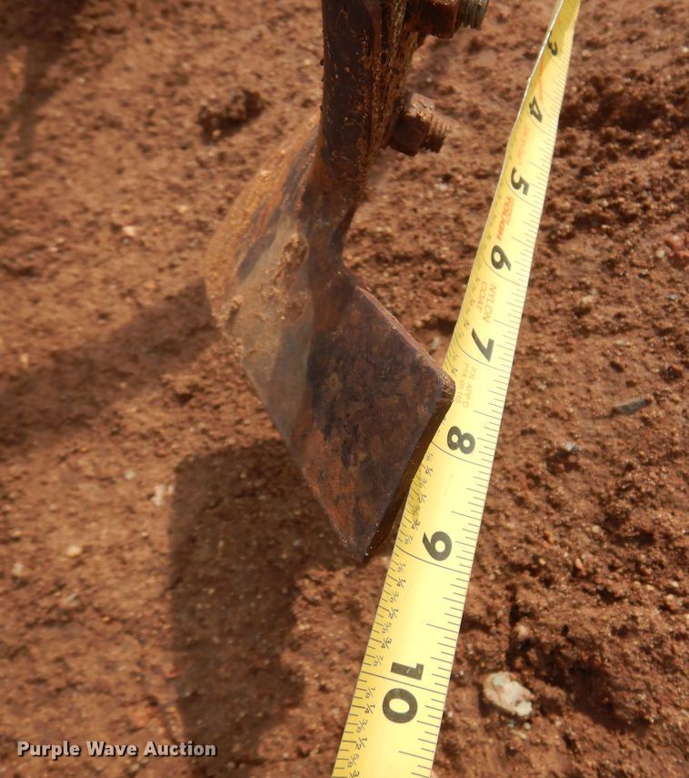 image for item LT9784 John Deere  field cultivator