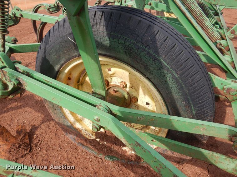 image for item LT9784 John Deere  field cultivator