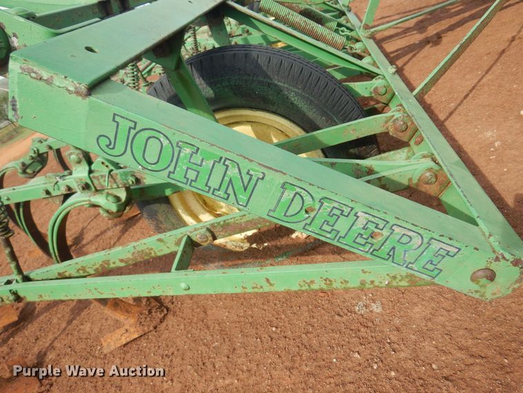 image for item LT9784 John Deere  field cultivator