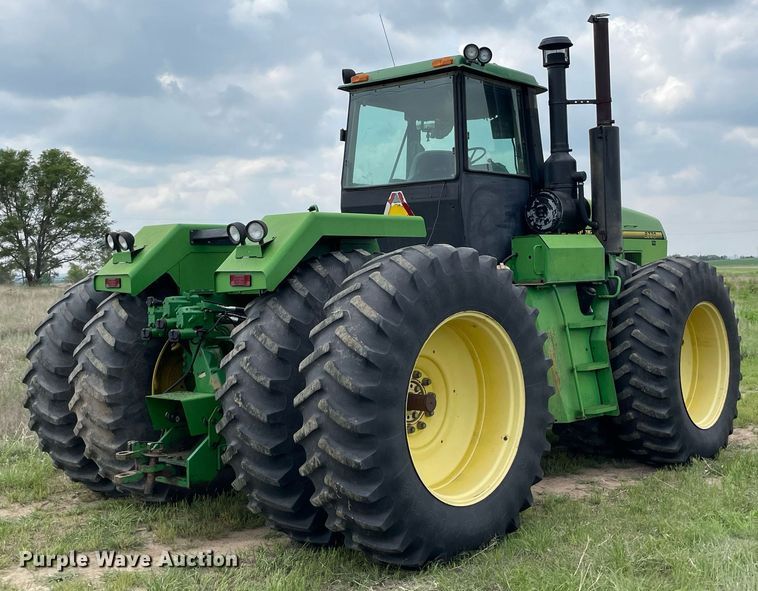 image for item LY9701 1993 John Deere 8770  4WD tractor